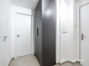 Pronájem bytu 1+kk, Praha - Michle, U plynárny, 37 m2