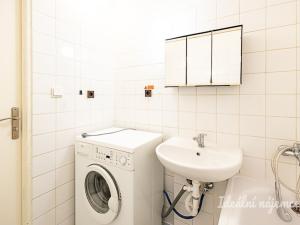 Pronájem bytu 3+1, Praha, Generála Janouška, 80 m2