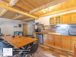 Prodej apartmánu, Mikulovice, Na Bukovci, 200 m2