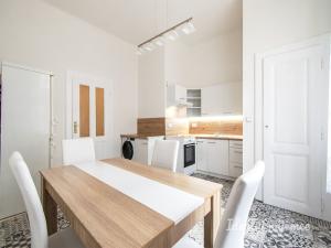 Pronájem bytu 2+1, Praha - Karlín, Sokolovská, 71 m2