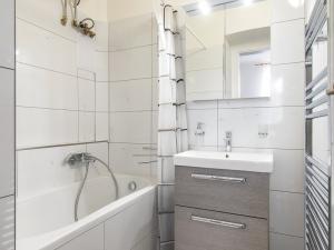 Pronájem bytu 2+1, Praha - Karlín, Sokolovská, 71 m2