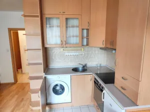 Pronájem bytu 1+kk, Praha - Horní Měcholupy, Padovská, 27 m2