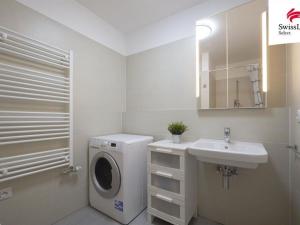 Pronájem bytu 1+kk, Praha - Karlín, Sokolovská, 34 m2