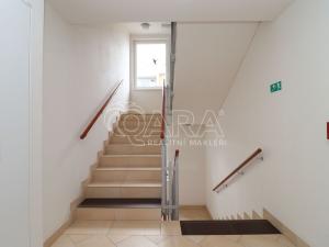 Pronájem bytu 2+kk, Praha, Sazovická, 48 m2