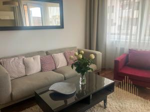 Pronájem bytu 2+kk, Praha - Dolní Měcholupy, Honzíkova, 51 m2