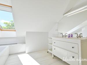 Pronájem bytu 6+kk a větší, Slavkov u Brna, U Mlýna, 260 m2