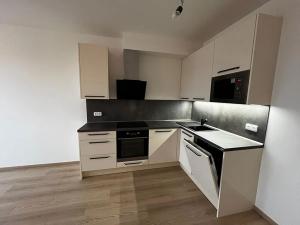 Pronájem bytu 2+kk, Praha - Hlubočepy, náměstí Olgy Scheinpflugové, 49 m2