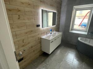 Prodej rodinného domu, Broumov - Velká Ves, Husova, 319 m2