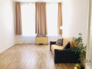 Pronájem bytu 3+1, Praha, U Královské louky, 85 m2