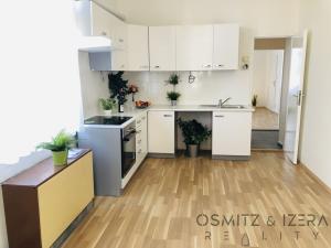 Pronájem bytu 3+1, Praha, U Královské louky, 85 m2