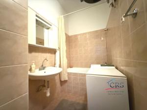 Pronájem bytu 2+kk, Praha - Holešovice, Veletržní, 54 m2
