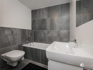 Pronájem bytu 2+kk, Praha - Holešovice, U Pergamenky, 55 m2
