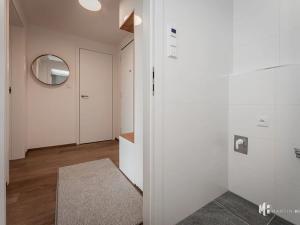 Pronájem bytu 2+kk, Praha - Holešovice, U Pergamenky, 55 m2