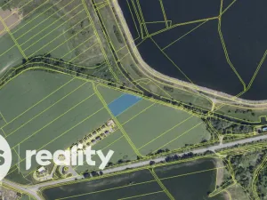 Prodej pole, Milovice, 3519 m2