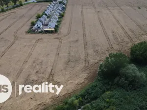 Prodej pole, Milovice, 3519 m2