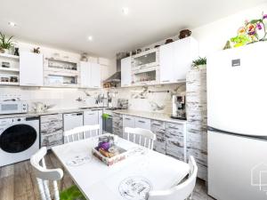 Prodej bytu 3+1, Praha - Kobylisy, Hlaváčova, 67 m2