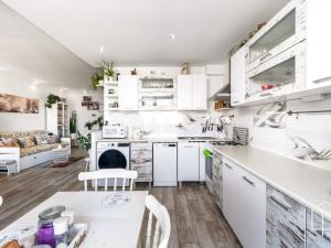 Prodej bytu 3+1, Praha - Kobylisy, Hlaváčova, 67 m2