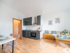 Pronájem bytu 2+kk, Praha, Husinecká, 45 m2