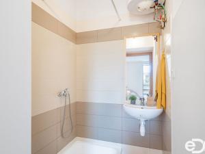 Pronájem bytu 2+kk, Praha, Husinecká, 45 m2