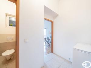 Pronájem bytu 2+kk, Praha, Husinecká, 45 m2