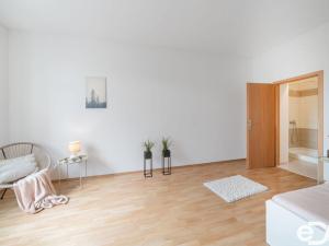Pronájem bytu 2+kk, Praha, Husinecká, 45 m2