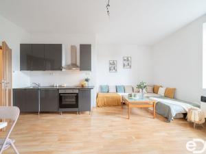 Pronájem bytu 2+kk, Praha, Husinecká, 45 m2