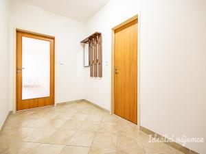 Pronájem bytu 2+kk, Praha - Vysočany, Pod Harfou, 53 m2