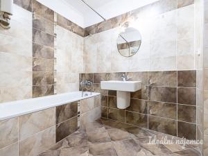 Pronájem bytu 2+kk, Praha - Vysočany, Pod Harfou, 53 m2