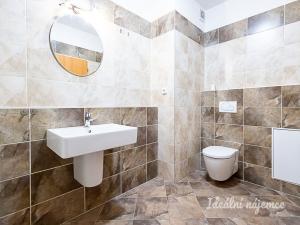 Pronájem bytu 2+kk, Praha - Vysočany, Pod Harfou, 53 m2