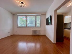 Pronájem bytu 2+kk, Praha - Hlubočepy, Brichtova, 43 m2