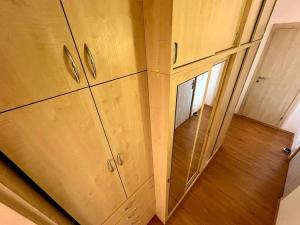 Pronájem bytu 2+kk, Praha - Hlubočepy, Brichtova, 43 m2