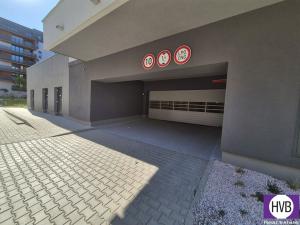 Pronájem garážového stání, Praha, Výstavní, 13 m2
