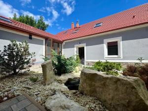 Pronájem vícegeneračního domu, Stará Huť, Karla Dvořáka, 300 m2