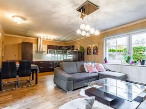Prodej vícegeneračního domu, Jirny, Hlavní, 240 m2