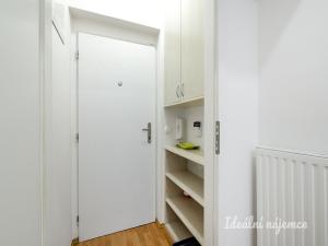 Pronájem bytu 2+kk, Praha - Košíře, Česká, 46 m2