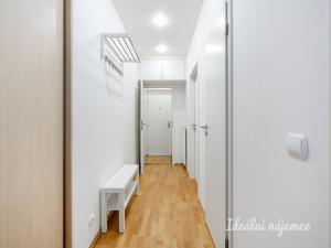 Pronájem bytu 2+kk, Praha - Košíře, Česká, 46 m2
