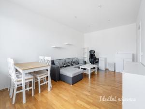 Pronájem bytu 2+kk, Praha - Košíře, Česká, 46 m2