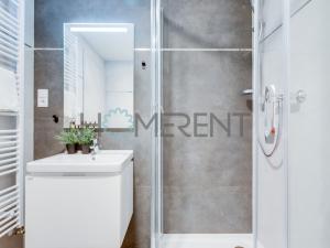 Pronájem bytu 1+kk, Praha - Háje, Sochorcova, 32 m2