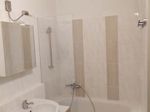 Pronájem bytu 2+kk, Praha, Kurta Konráda, 46 m2
