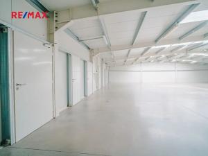 Pronájem skladu, Hradec Králové, Kladská, 2725 m2