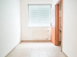 Pronájem skladu, Hradec Králové, Kladská, 2725 m2
