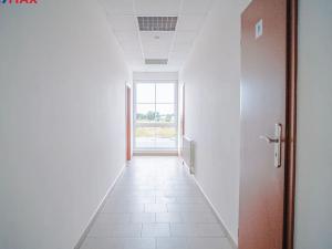 Pronájem skladu, Hradec Králové, Kladská, 2725 m2