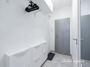 Pronájem bytu 1+kk, Praha - Kyje, Za černým mostem, 24 m2