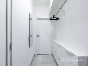Pronájem bytu 1+kk, Praha - Kyje, Za černým mostem, 24 m2