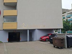 Pronájem garážového stání, Olomouc, gen. Píky, 12 m2