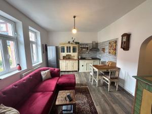 Prodej bytu 2+kk, Dalovice, Pod Strání, 48 m2