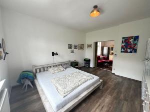 Prodej bytu 2+kk, Dalovice, Pod Strání, 48 m2