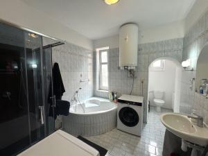 Prodej bytu 2+kk, Dalovice, Pod Strání, 48 m2