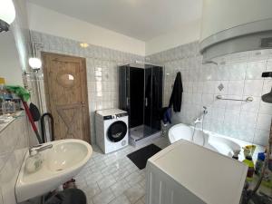 Prodej bytu 2+kk, Dalovice, Pod Strání, 48 m2