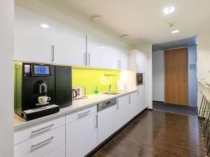 Pronájem kanceláře, Praha - Karlín, Ke Štvanici, 1080 m2